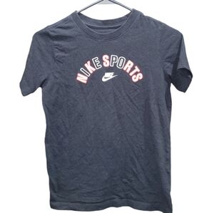 The Nike Tee graphic athletic t-shirt Size M